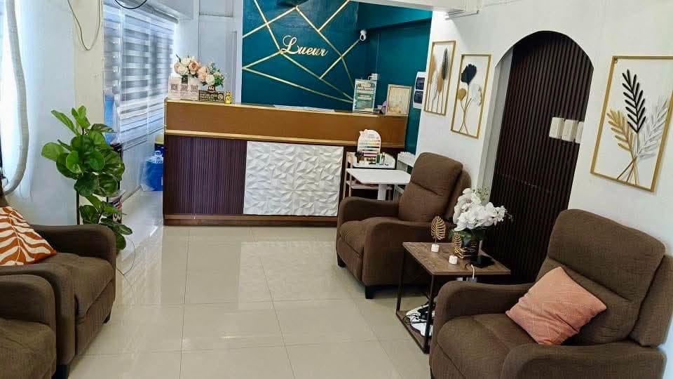 Lueur reception — teal & gold interior